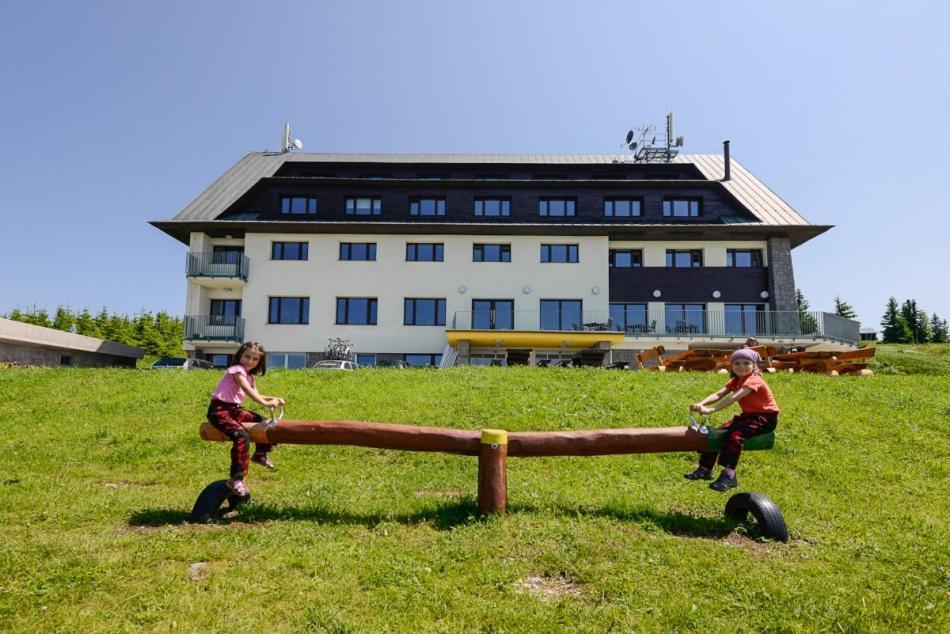 Horsky Hotel Friesovy Boudy Strážné Kültér fotó