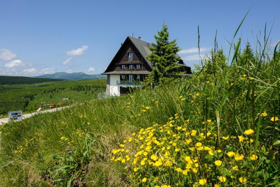 Horsky Hotel Friesovy Boudy Strážné Kültér fotó
